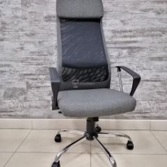 Кресло Barneo K-116 для персонала (серая ткань, черная сетка) в Полевском - polevskoy.mebel24.online | фото 1